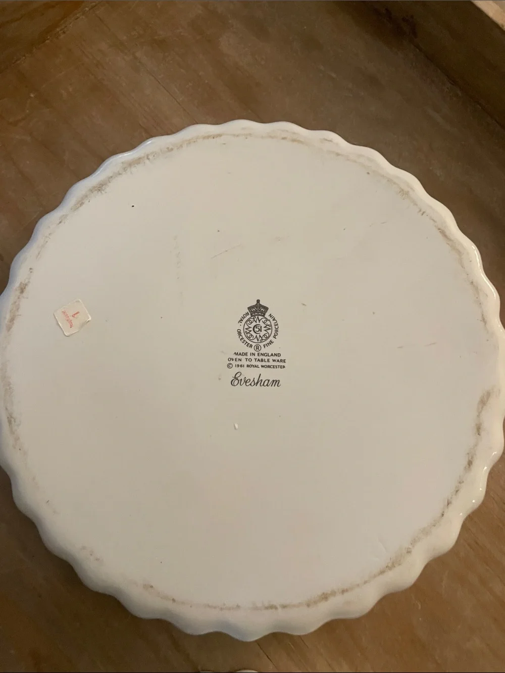 Royal Worcester White Porcelain Fruit tart  Plates with Gold Trim